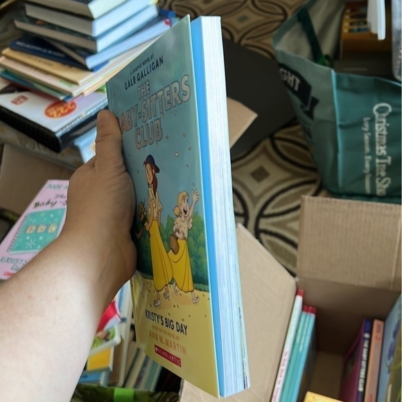 THE Baby-Sitters Club 6 - Kristy’s Big Day (paperback) Like New - Picture 3 of 5